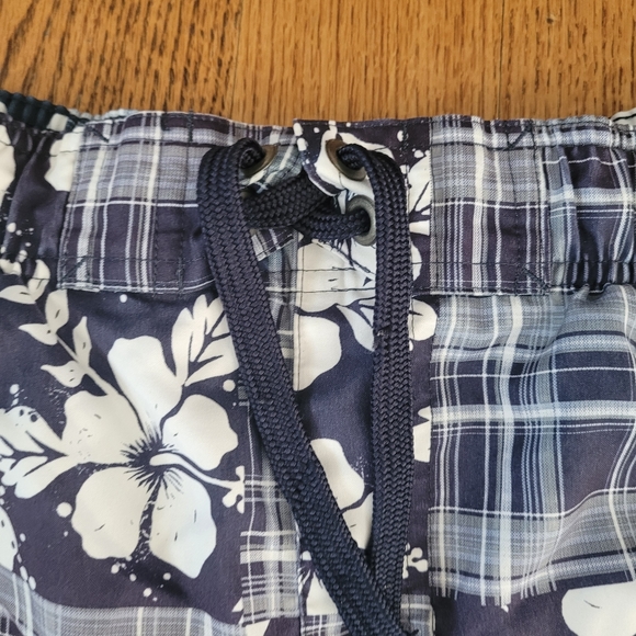 Swim Trunks, Men's Big & Tall Sonoma Goods For Life®. Size L - Picture 2 of 4